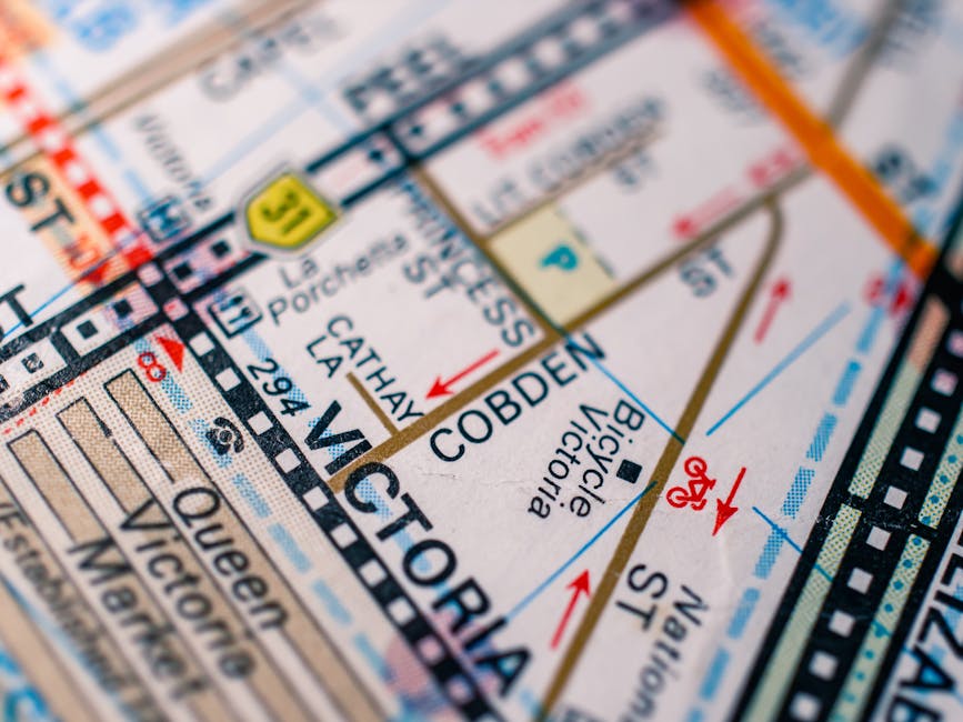 Detailed map close-up focusing on Victoria Street, highlighting travel and navigation routes.